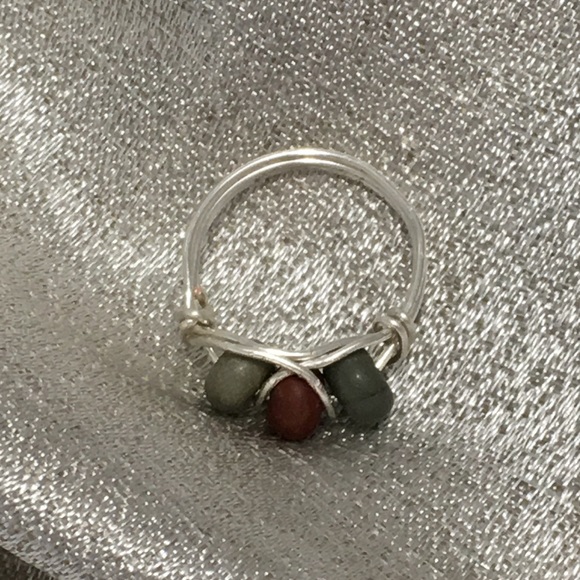 Silver plated wire ring with Jasper beads. - Picture 3 of 6